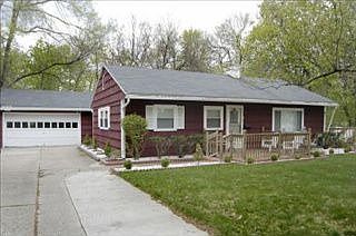 5th image of 130 Fairview Ave