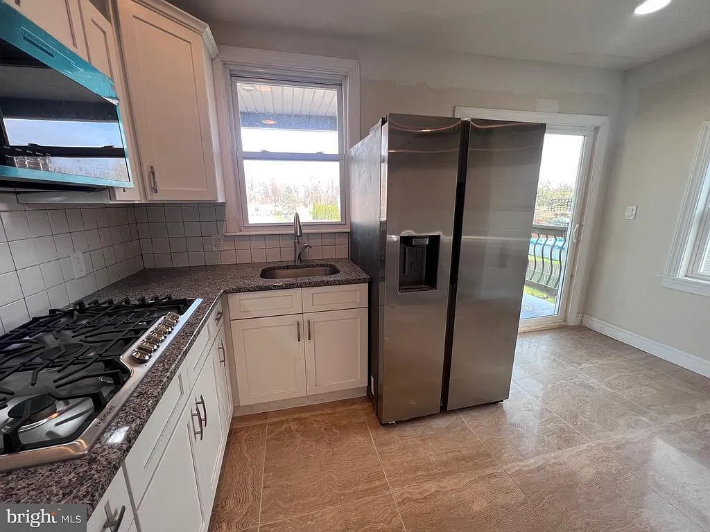 2 bed, $2,100 — Photo 2