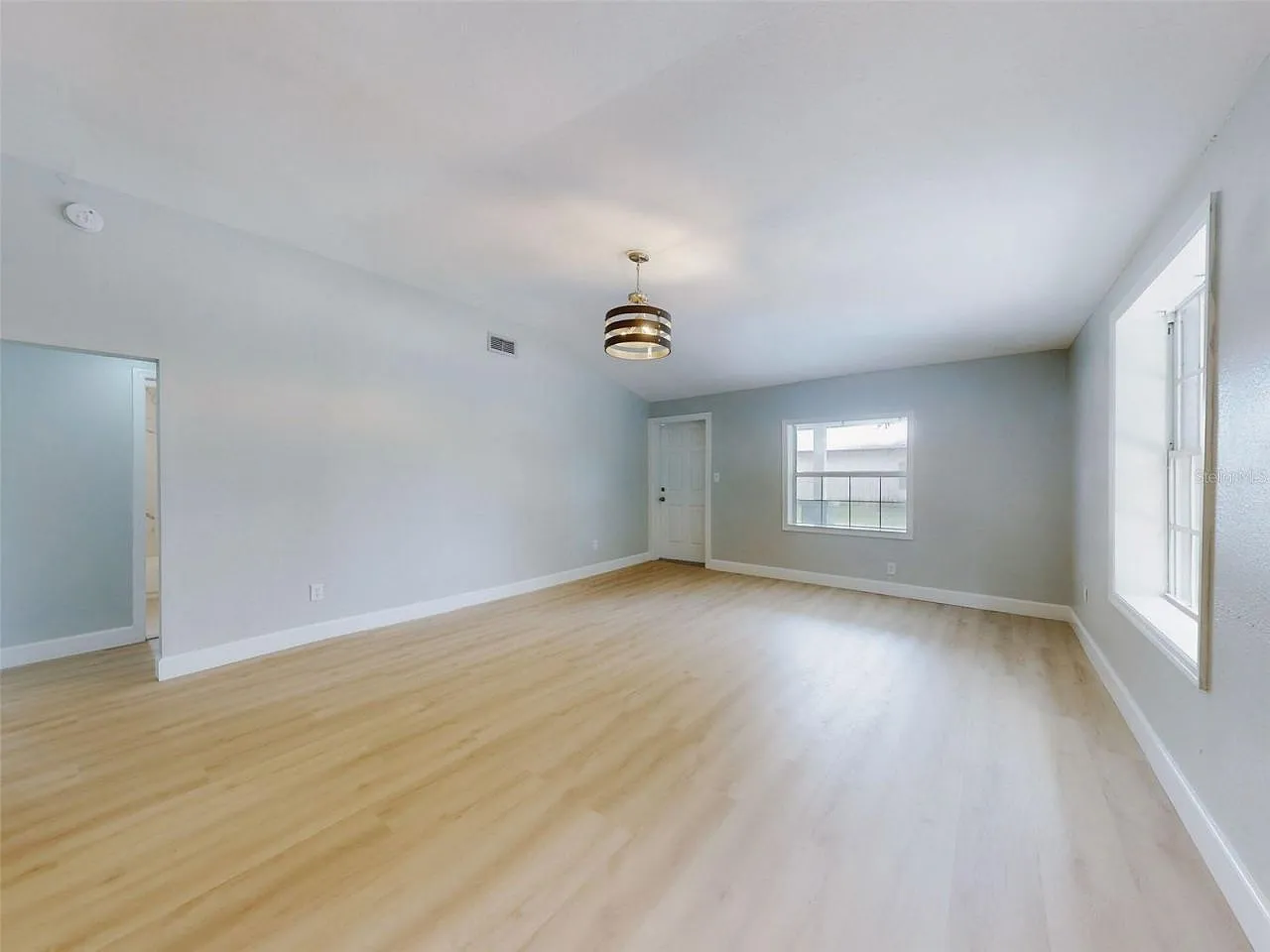2 bed, 1.0 bath, 1073 sqft, $1,450 — Photo 4