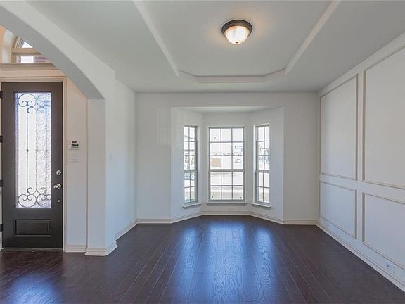 3rd image of 9801 Milkweed Ln
