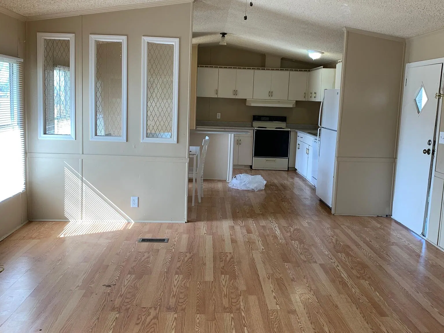 3 bed, 1500 sqft, $1,200 — Photo 2