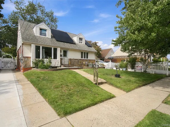 90 Clearstream Avenue, Valley Stream, NY 11580