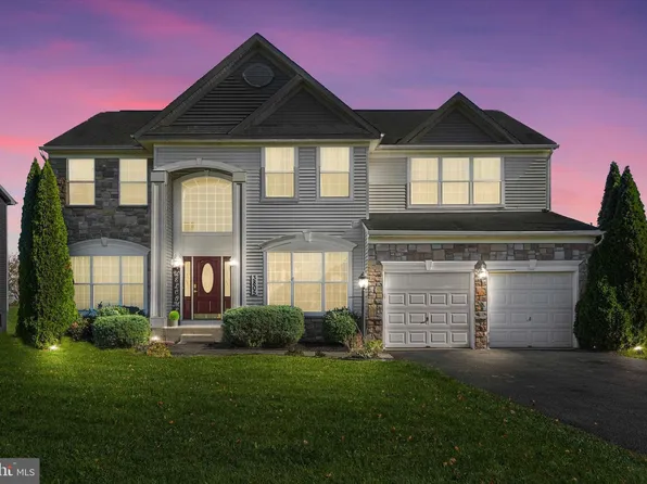 3805 Stonehouse Ln, Dover, PA 17315