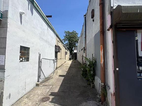 5th image of 5505-9 N 5th St