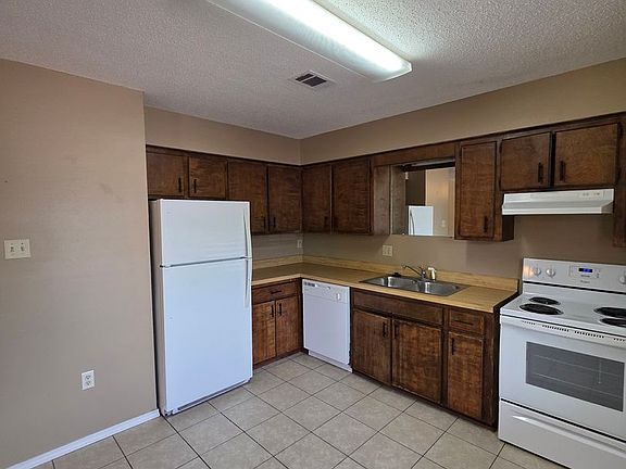 5th image of 301 S 2nd St APT 1