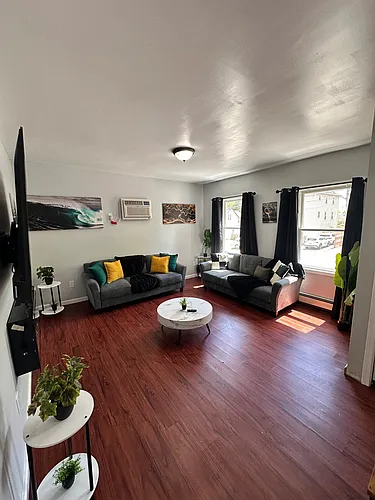 6 Charles St Photo 1