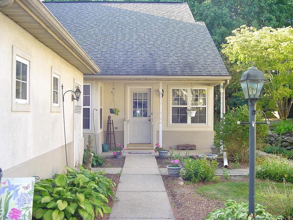 1st image of 610 Crestgate Pl