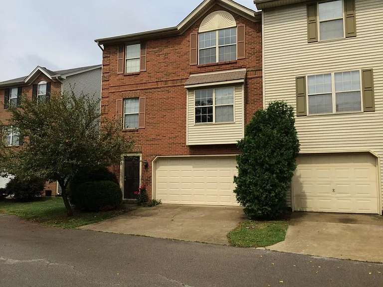 1149 Ashford Ln — Photo 1