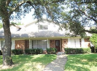 1411 Hillcrest St, Ennis, TX 75119