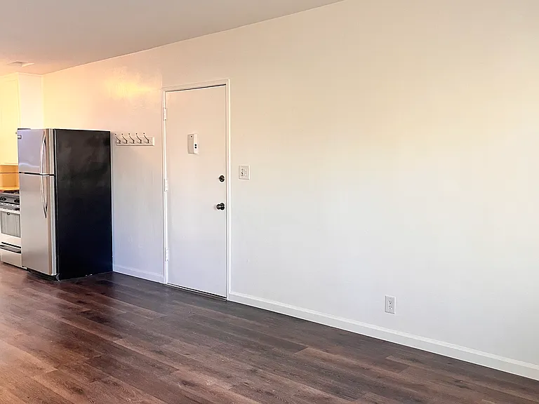 4233 Avocado St #4237-1/2 — Photo 5