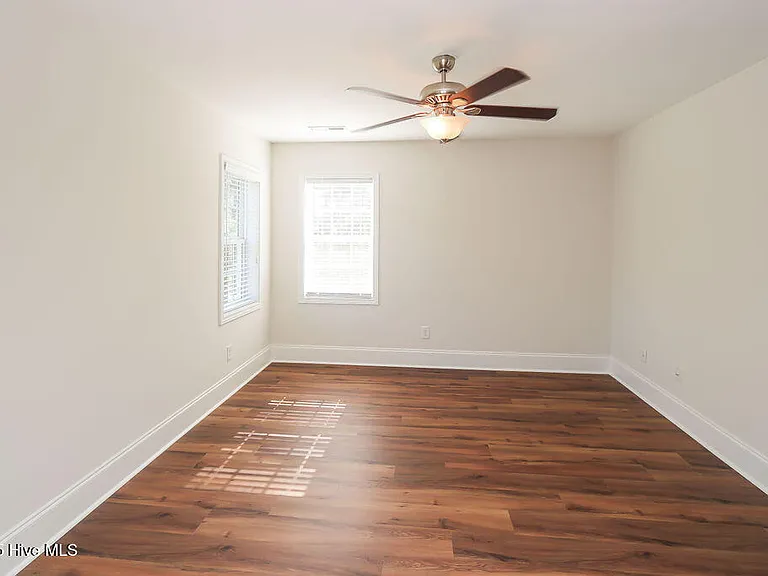 315 Adams Cir — Photo 15