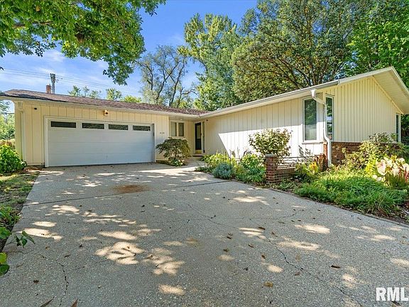 3rd image of 1608 Denison Dr