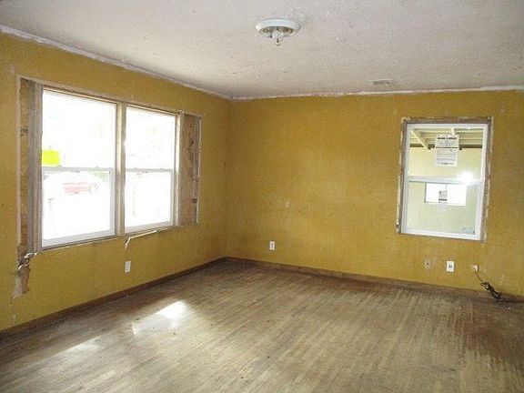 3rd image of 2222 W Casado St