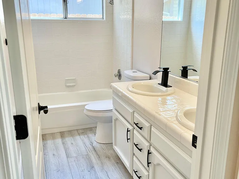 1654 Rebecca Dr — Photo 9