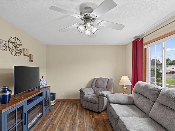 4th image of 306 Aaron St