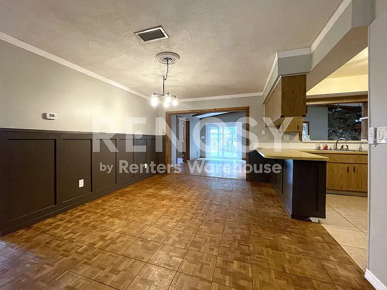 802 Embassy Rd — Photo 3