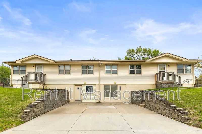 6 bed, 3.0 bath, 3568 sqft, $3,300 — Photo 2