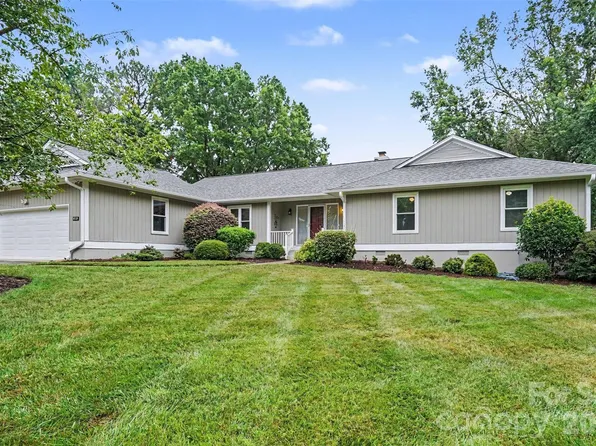 8225 Strawberry Ln, Charlotte, NC 28277