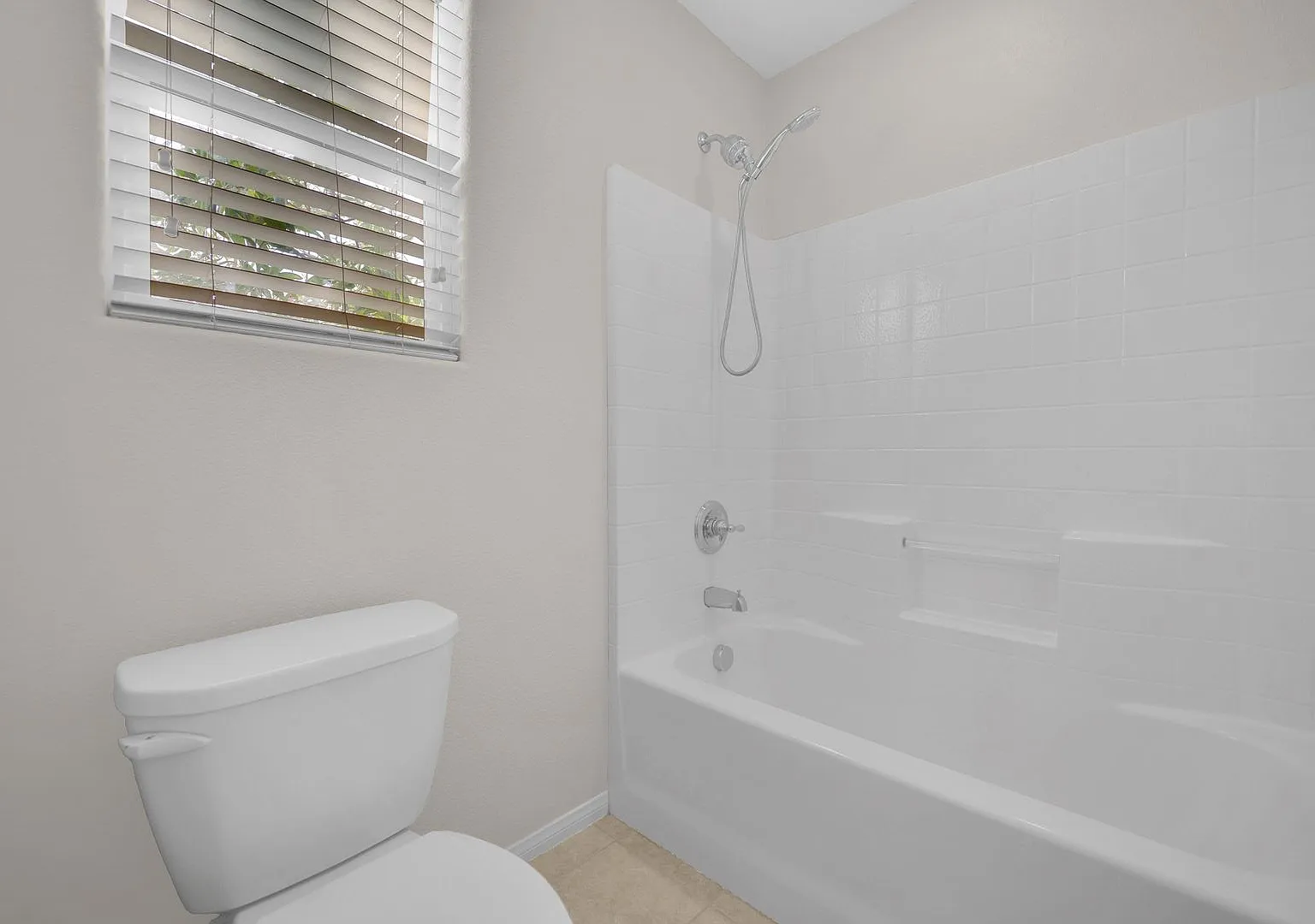 *Beautiful home in Henderson-Just completed upgrades* — Photo 4