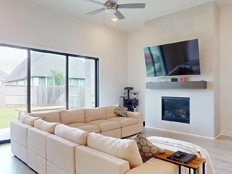 4611 Columbus Dr — Photo 7