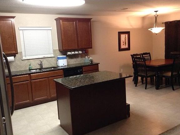 3rd image of 208 Nandina Dr