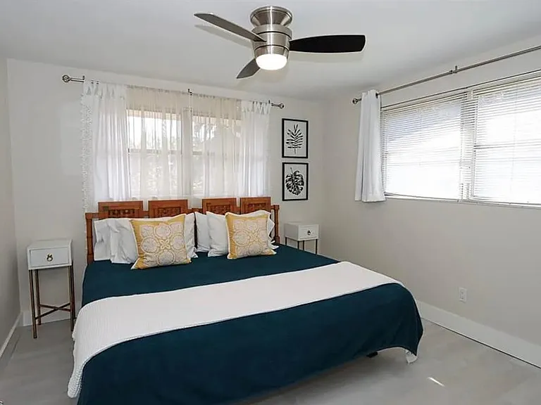 1126 Royal Palm Dr — Photo 12