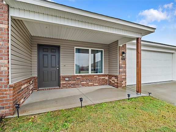 4th image of 2801 W McLaren Dr