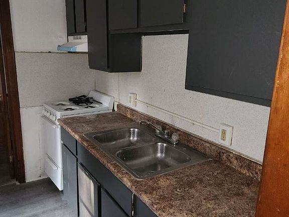 211-18 Kitchen