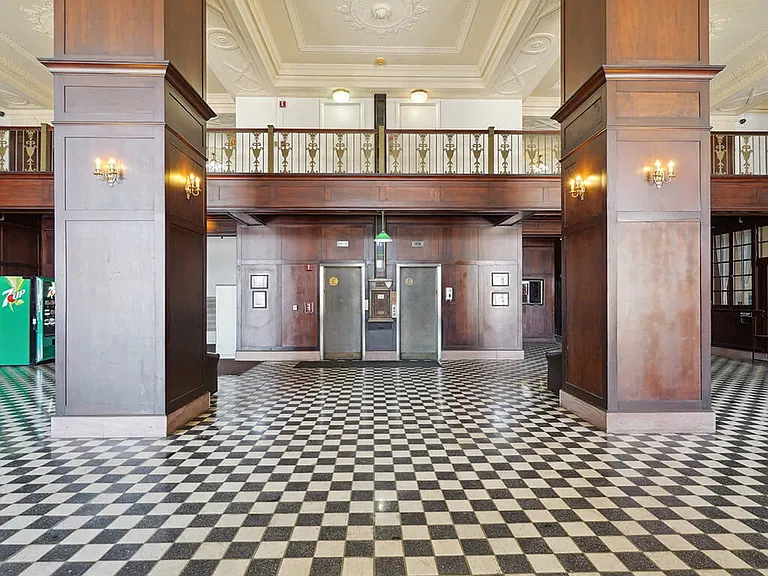 Stately Dark Oak Columns