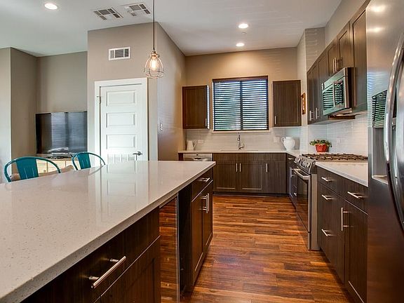5th image of 4415 Munger Ave #4D