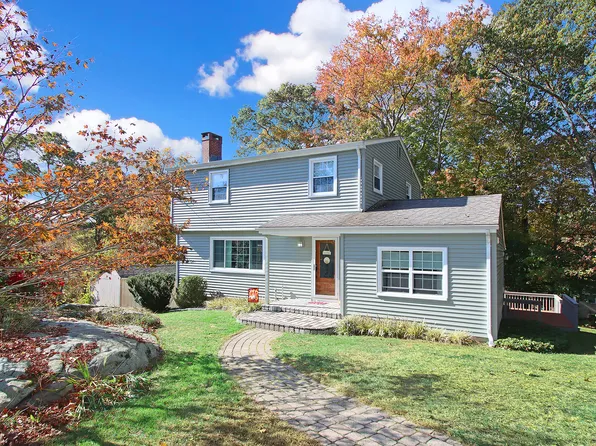 25 Roxbury Court, East Lyme, CT 06357