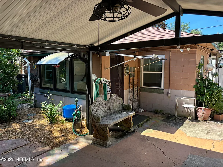 1343 Rensselaer Ave — Photo 46