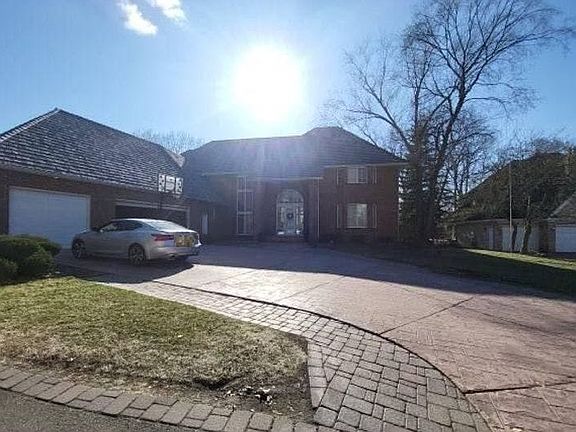 2nd image of 5595 Bristol Ln
