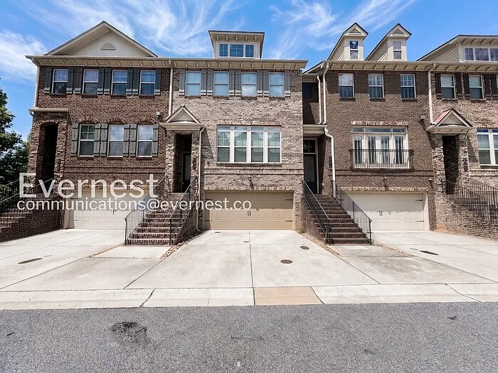 2140 Coventry Dr — Photo 1