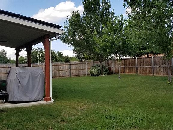 4th image of 1040 Lindstrom Dr