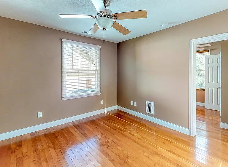 404 E 3rd St #4 — Photo 5