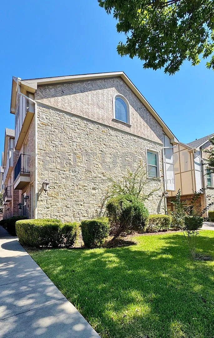 Beautiful Three-Story, 4/4/2 Townhome Ideally Located in The Heart of University Park For Rent! — Photo 1