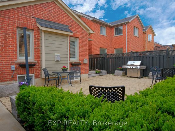 3305 Weatherford Rd, Mississauga, ON L5M 7X8