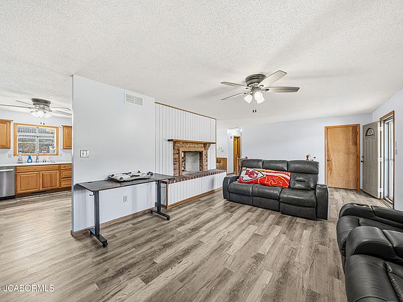 4th image of 8907 Kings Chapel Rd