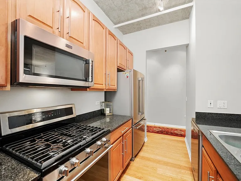 125 E 13th St #515 — Photo 10