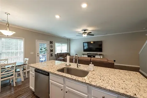 819 Ash St — Photo 20