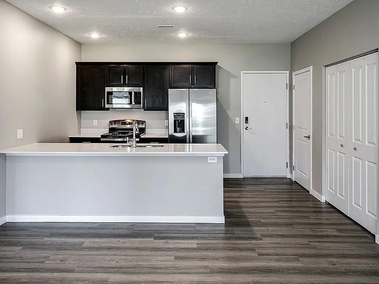Cross Creek Apartments — Photo 8