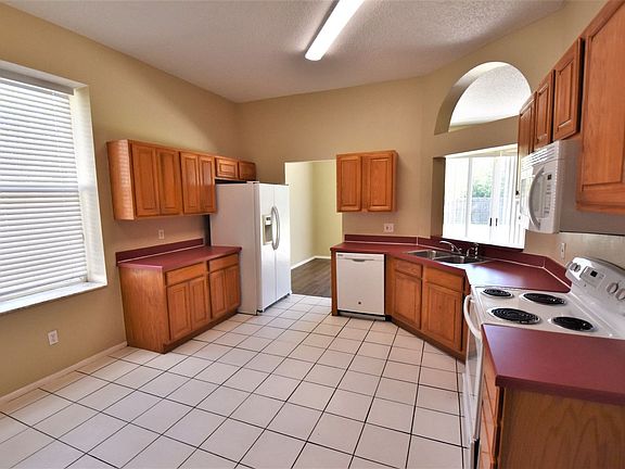 4th image of 8130 Cloverglen Cir