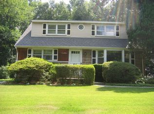 85 Cedar Rd, Kings Park, NY 11754