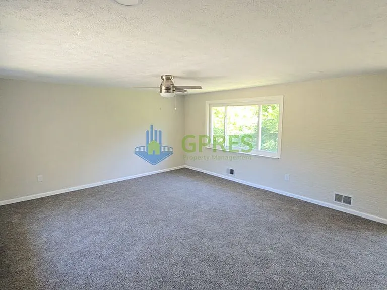 5601 Rodgers St — Photo 4