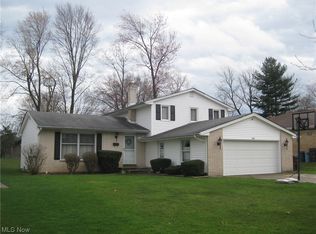 7023 Edgecliff Dr, Parma, OH