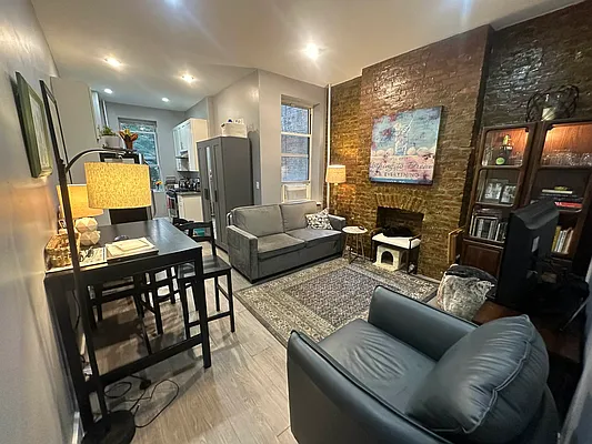 Rented by R New York | media 2