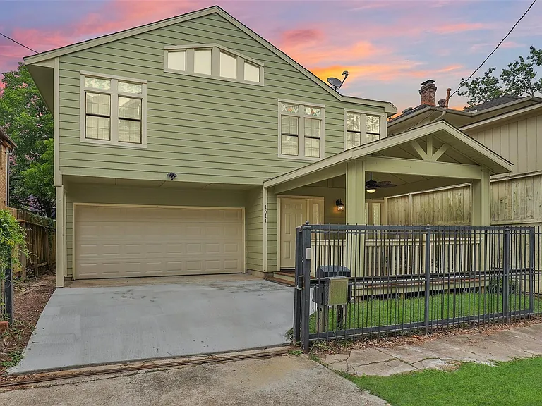 1611 Oakdale St — Photo 1