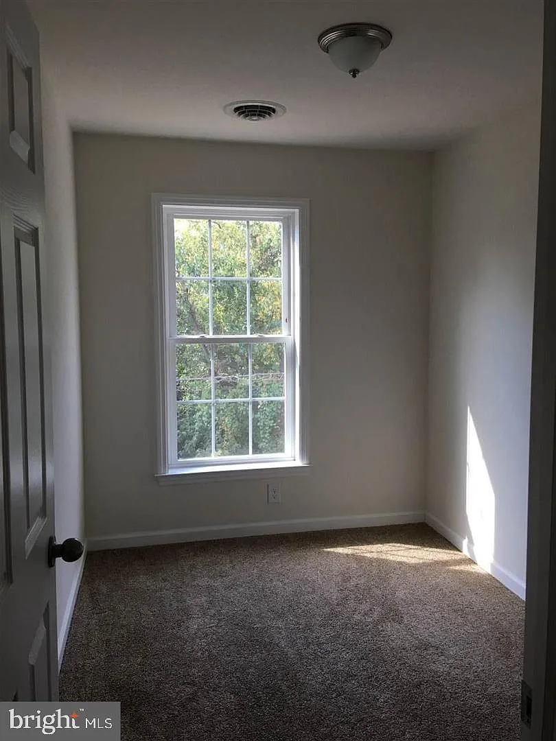 3 bed, 1.5 bath, 1276 sqft, $1,980 — Photo 3