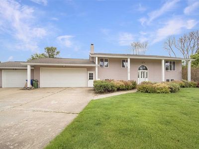 110 Gabel Ln, Waverly, IA, 50677
